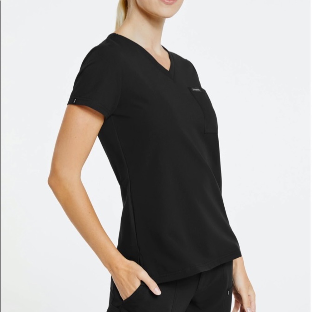 Jaanuu scrub top